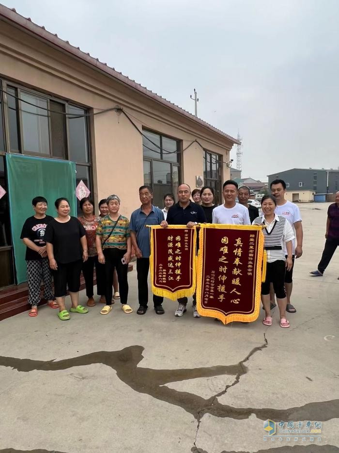 天災(zāi)無情人有情，東風(fēng)途逸李師傅、樊先生挺身而出助力抗洪救災(zāi)