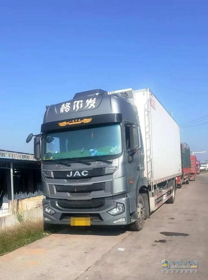 冷鏈運(yùn)輸奧義大揭秘！江淮格爾發(fā)4×2冷藏車(chē)助力卡友超越同行