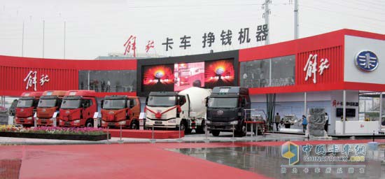 開(kāi)拓非洲市場(chǎng) 325輛解放中重卡遠(yuǎn)渡海外