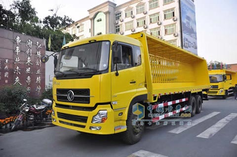 東風(fēng)天龍啤酒專用運(yùn)輸車