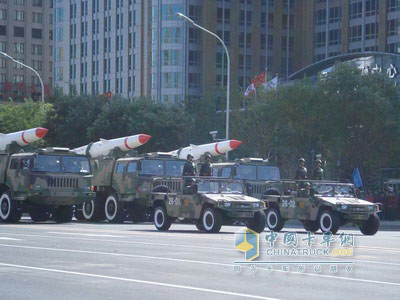 朝柴QD32搭載勇士軍車參加建國(guó)60周年閱兵儀式