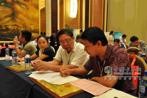 經(jīng)銷商現(xiàn)場下達訂單