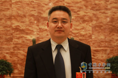 第十二屆全國人大代表、風(fēng)神輪胎股份有限公司董事長王鋒
