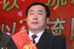 東風(fēng)柳汽表彰先進(jìn)經(jīng)銷商代表--濟(jì)南富裕龍總經(jīng)理