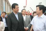 太原車展期間領(lǐng)導(dǎo)視察山西大運(yùn)展位