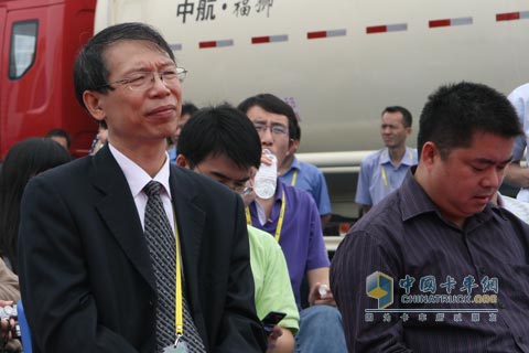 柳汽乘龍609揭幕現(xiàn)場領(lǐng)導(dǎo)風(fēng)采