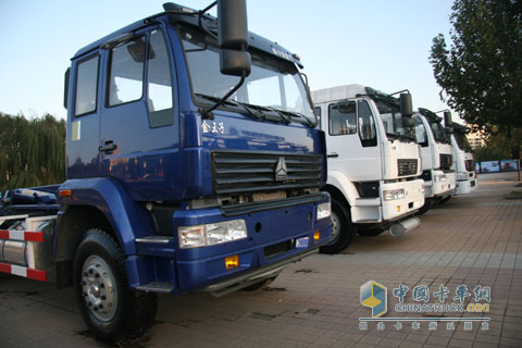 濟(jì)南卡車(chē)展中國(guó)重汽展臺(tái)