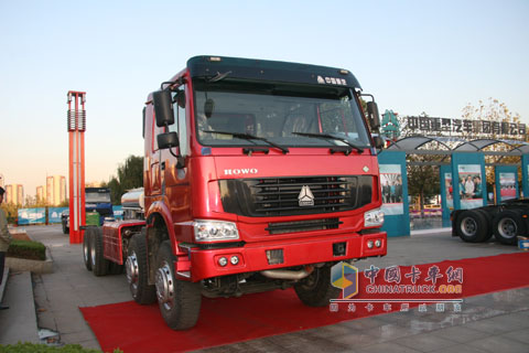 中國重汽HOWO亮相濟(jì)南卡車展
