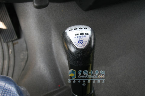 2010北京車展長安重汽8X4LNG自卸車內(nèi)飾