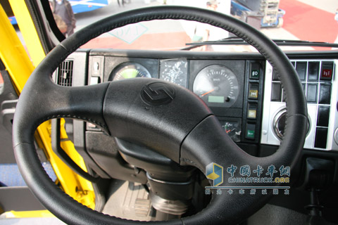 2010北京車展長安重汽8X4LNG自卸車內(nèi)飾