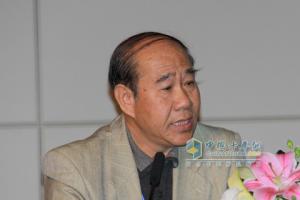 中國汽車工業(yè)協(xié)會(huì)專家委員會(huì)常務(wù)副主任晏一平在濰柴再制