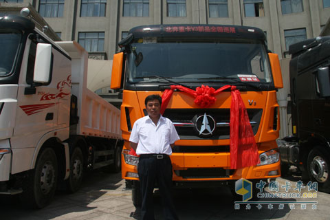 北奔重卡V3巡展車隊全家福