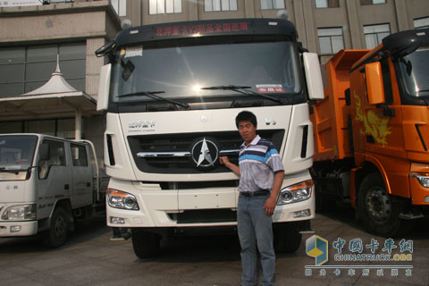 北奔重卡V3巡展車隊全家福