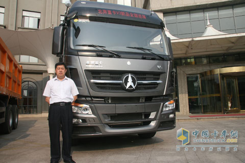 北奔重卡V3巡展車隊全家福