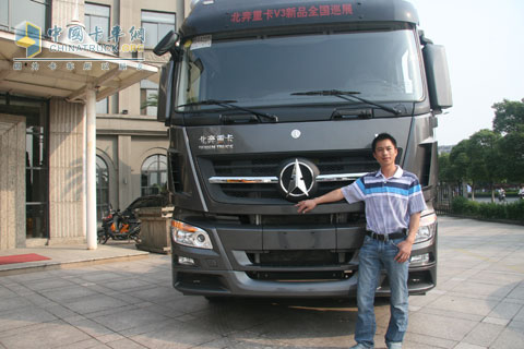 北奔重卡V3巡展車隊全家福
