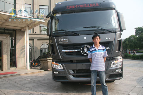 北奔重卡V3巡展車隊全家福