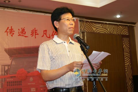中國重汽集團濟南特種車有限公司錢珠聲董事長在試駕活動