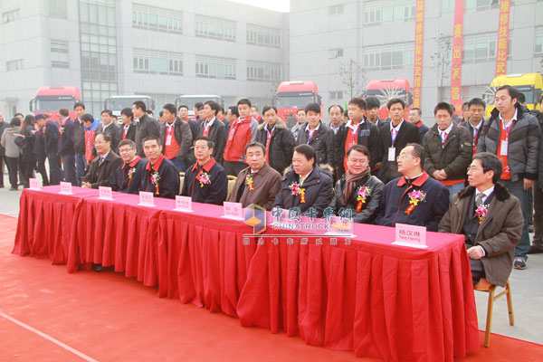 上汽依維柯紅巖首屆維修技能比武現(xiàn)場(chǎng)