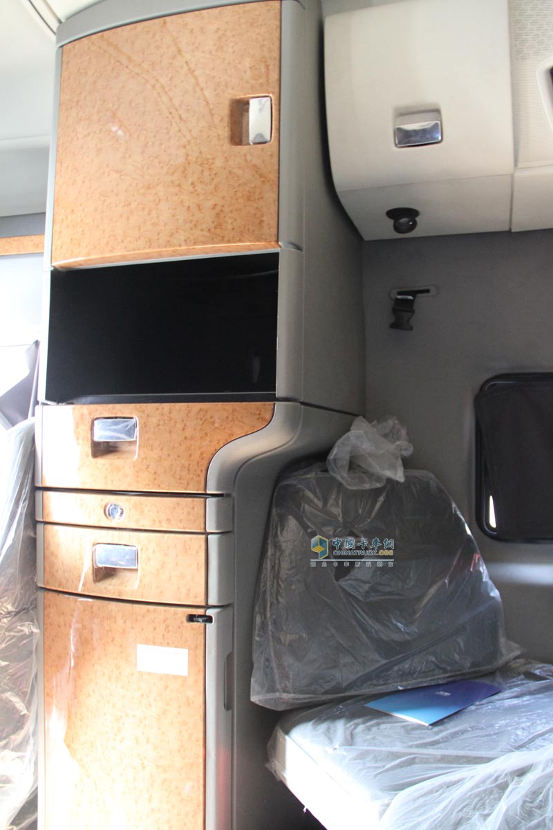 [上海車展]納威司達攜經(jīng)典長頭車與校車參展上海車展