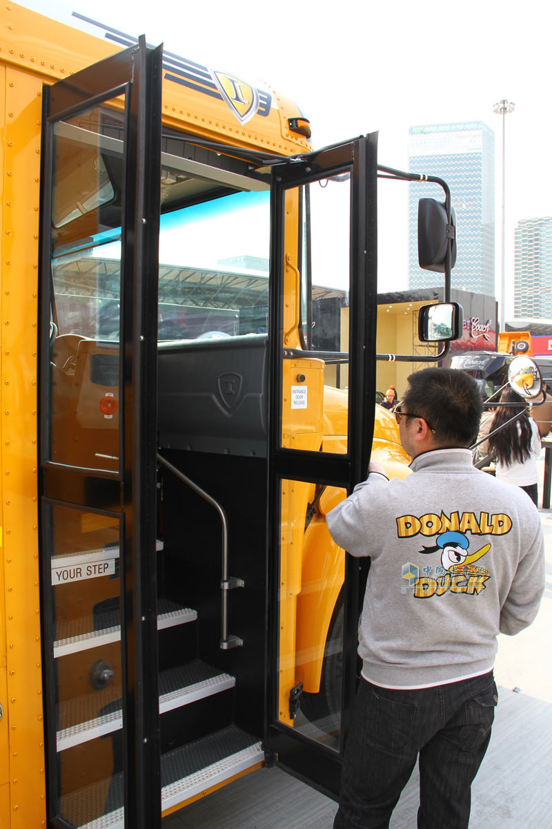 [上海車展]納威司達攜經(jīng)典長頭車與校車參展上海車展