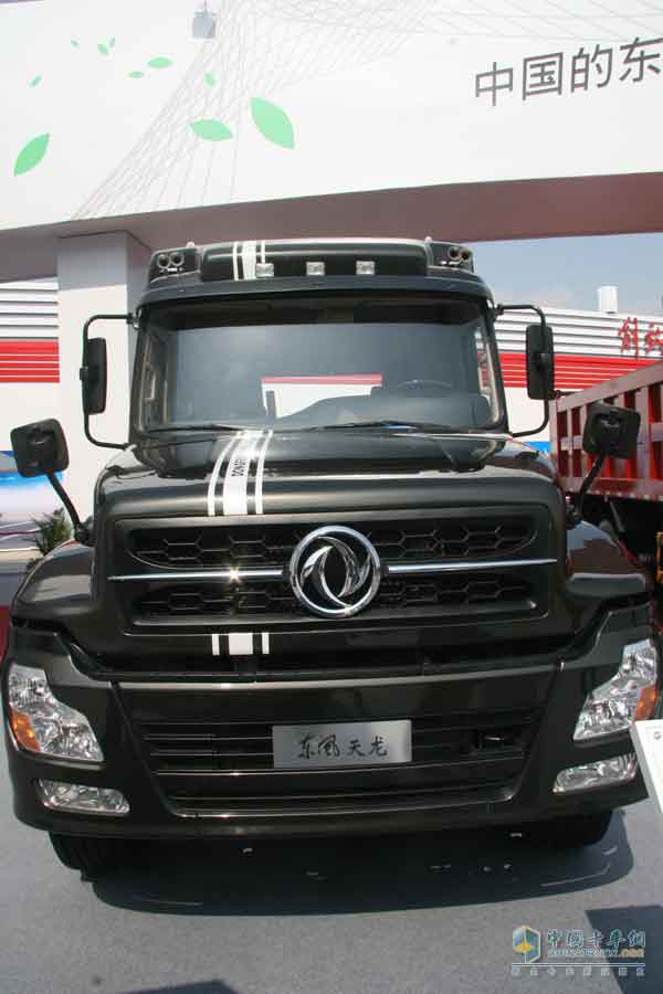 [上海車展]東風(fēng)天龍新長(zhǎng)頭車驚艷上海車展