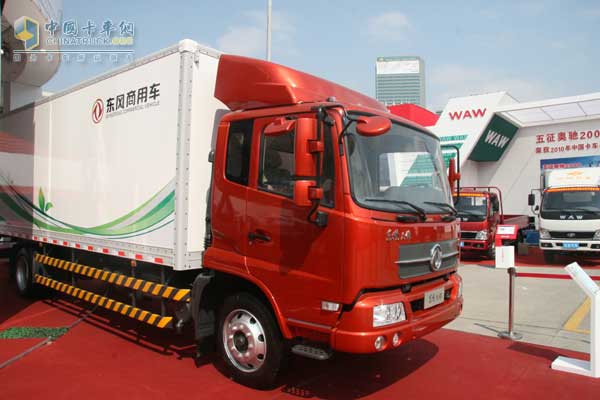 [上海車展]東風(fēng)天龍新長(zhǎng)頭車驚艷上海車展