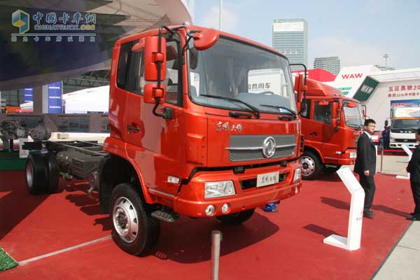 [上海車展]東風(fēng)天龍新長(zhǎng)頭車驚艷上海車展
