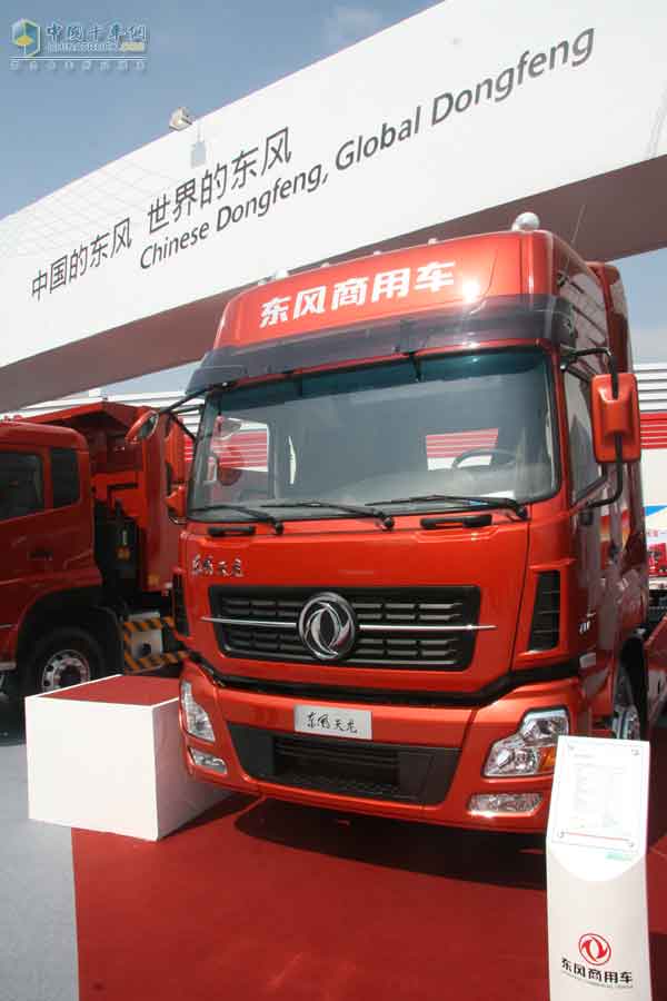[上海車展]東風(fēng)天龍新長(zhǎng)頭車驚艷上海車展