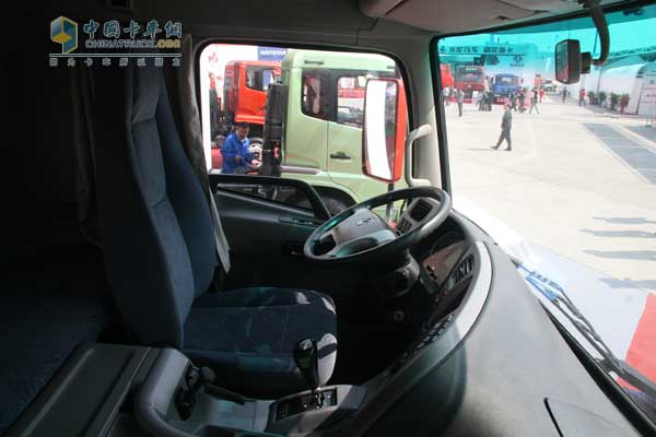 [上海車展]東風(fēng)天龍新長(zhǎng)頭車驚艷上海車展