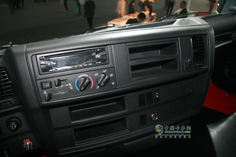 廣汽日野700系列8×4底盤車內飾圖
