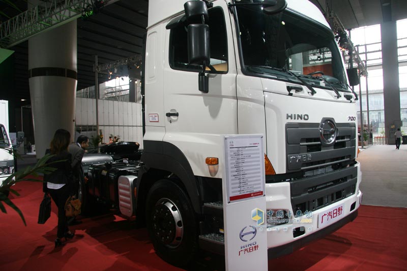 廣汽日野700系列6×4高速牽引車(chē)外觀(guān)圖