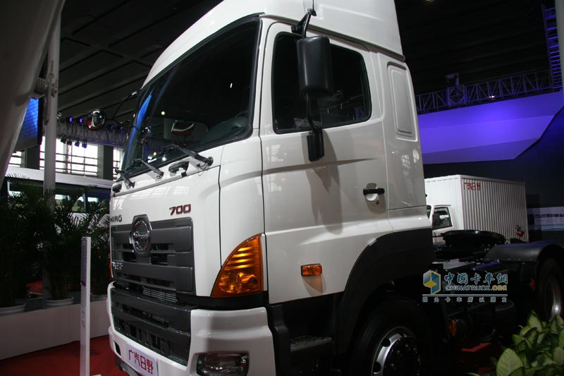 廣汽日野700系列6×4高速牽引車(chē)外觀(guān)圖
