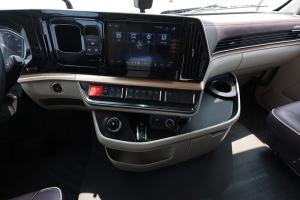 東風(fēng)柳汽乘龍 H5V 460馬力 6x4 輕量化牽引車