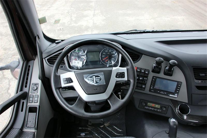 一汽解放 J6P重卡 標(biāo)載型 350馬力 6X4 國(guó)五LNG牽引車(chē)(CA4250P66T1A3E24M5)