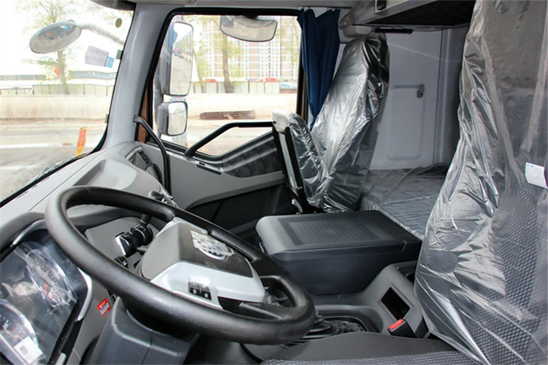 一汽解放 J6P重卡 標(biāo)載型 350馬力 6X4 國(guó)五LNG牽引車(chē)(CA4250P66T1A3E24M5)