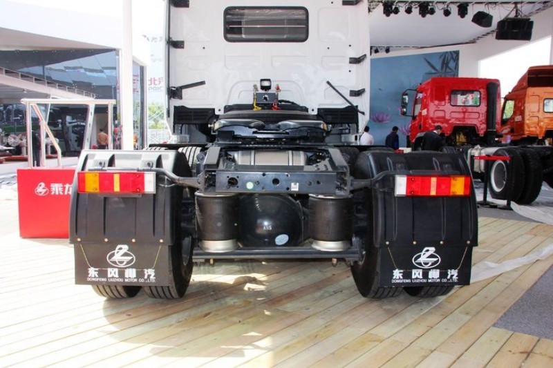 東風(fēng)柳汽 乘龍T7重卡 520馬力 6X4 國(guó)五牽引車(chē)(LZ4251T7DB)