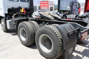 華菱重卡 410馬力 6X4 LNG 國(guó)五牽引車(chē)(HN4250NGX38C9M5)