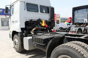 華菱重卡 410馬力 6X4 LNG 國(guó)五牽引車(chē)(HN4250NGX38C9M5)