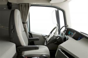 沃爾沃 新FH16重卡 700馬力 4X2 國(guó)五牽引車(chē)