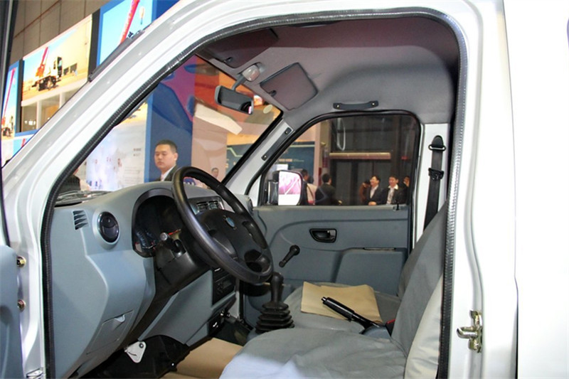 重汽王牌 W1系 2.2L 112馬力 汽油/CNG 2.8米 國(guó)五雙排欄板輕卡(CDW1031S2M5D)