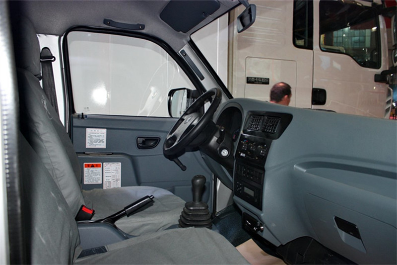 重汽王牌 W1系 2.2L 112馬力 汽油/CNG 2.8米 國(guó)五雙排欄板輕卡(CDW1031S2M5D)