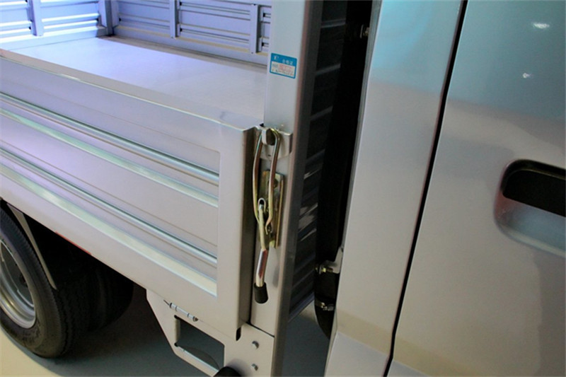 重汽王牌 W1系 2.2L 112馬力 汽油/CNG 2.8米 國(guó)五雙排欄板輕卡(CDW1031S2M5D)