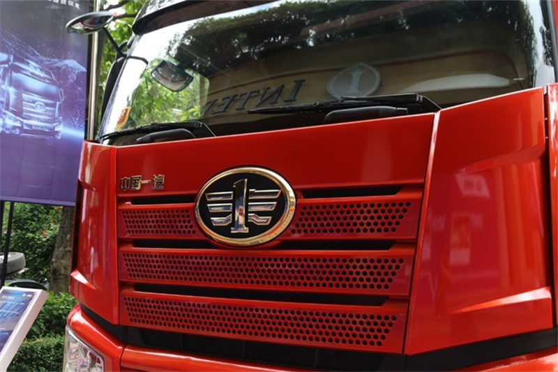 一汽解放 新J6P重卡 領(lǐng)航快運版 460馬力 6X2R 國五牽引車(CA4250P66K24T2A2E5)