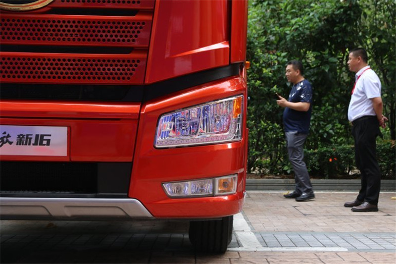 一汽解放 新J6P重卡 領(lǐng)航快運版 460馬力 6X2R 國五牽引車(CA4250P66K24T2A2E5)
