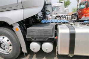 一汽解放 J7重卡 豪華版 550馬力 6X4 國(guó)五AMT自動(dòng)擋牽引車(CA4250P77K25T1E5)