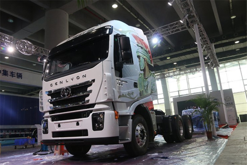 上汽紅巖 杰獅C500重卡 北方版 450馬力 6X4 國(guó)五牽引車(CQ4256HXVG334)