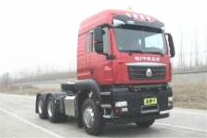汕德卡牌ZZ4256V324MF1W型 國(guó)六危險(xiǎn)品牽引車