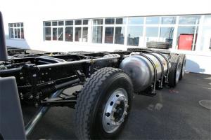 青島解放 悍V重卡 290馬力 8X4 國(guó)五6.8米LNG自卸車(CA3310P1K15L3T4NE5A80)