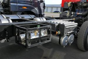 青島解放 悍V重卡 290馬力 8X4 國(guó)五6.8米LNG自卸車(CA3310P1K15L3T4NE5A80)