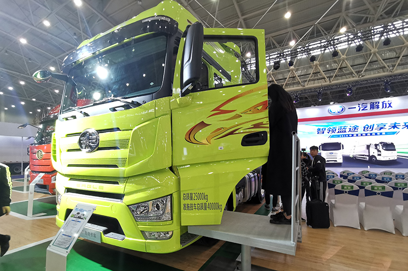 一汽解放 J7重卡 6×4 550馬力 國六 智能牽引車